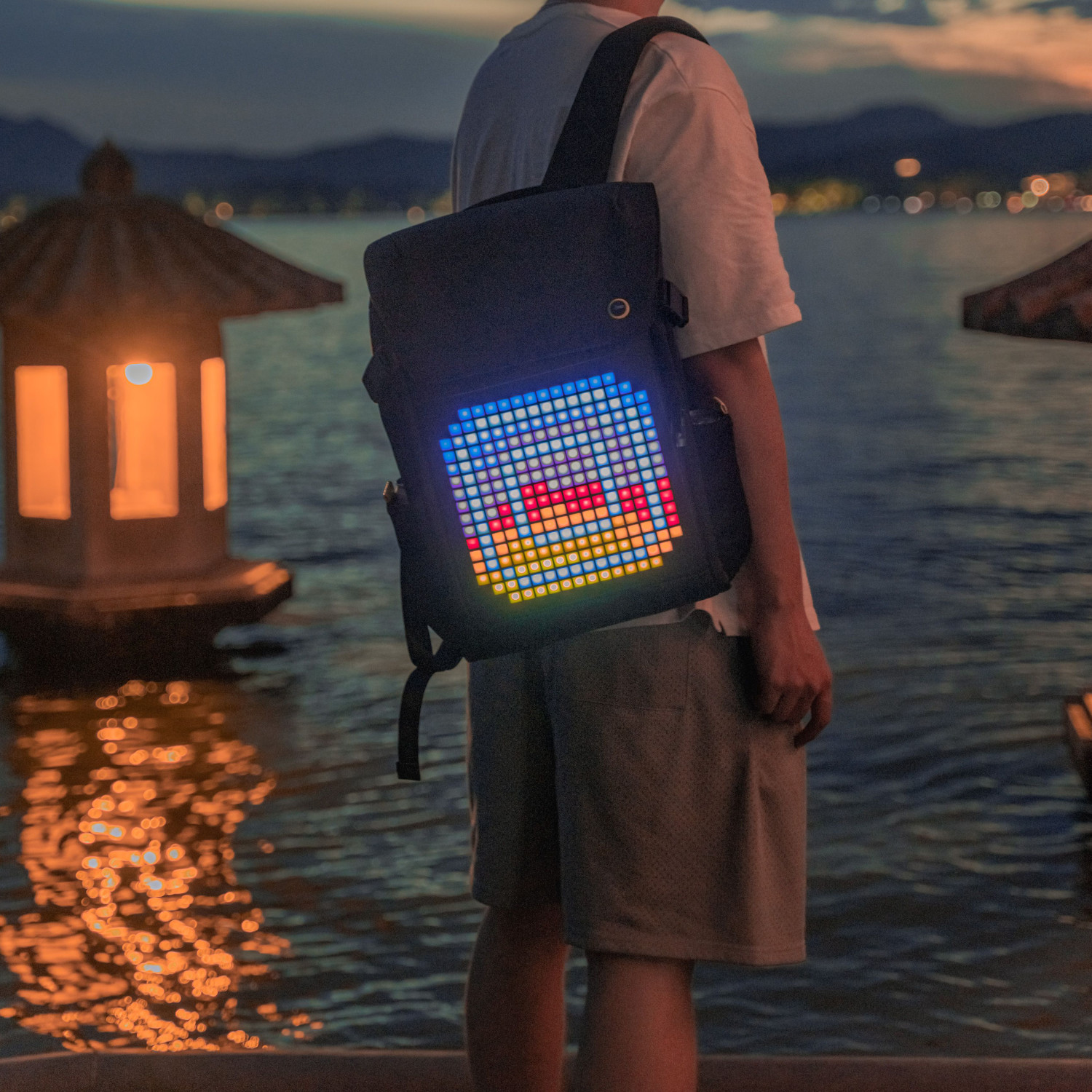 Divoom Backpack-M - Rucksack mit Pixel-Display