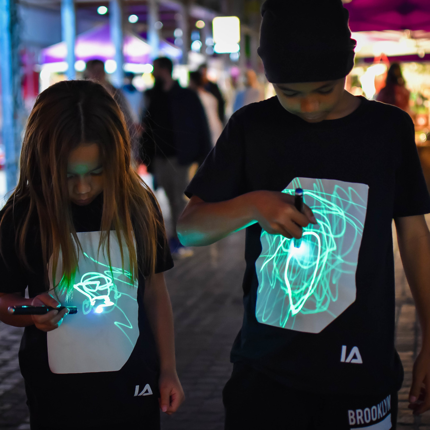 Interactive Glow T-Shirt incl. Keyring Black, XL