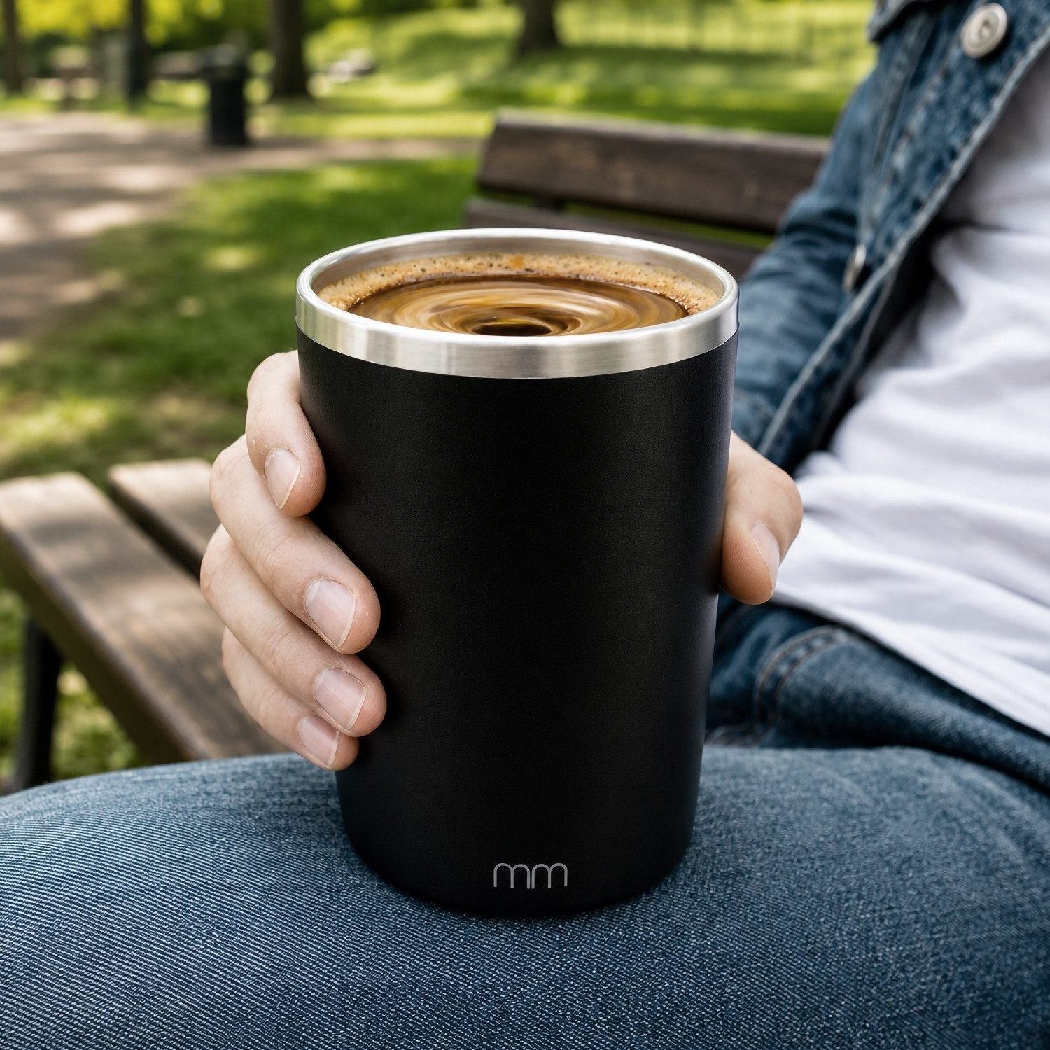 Becher mit integrierter Rührfunktion